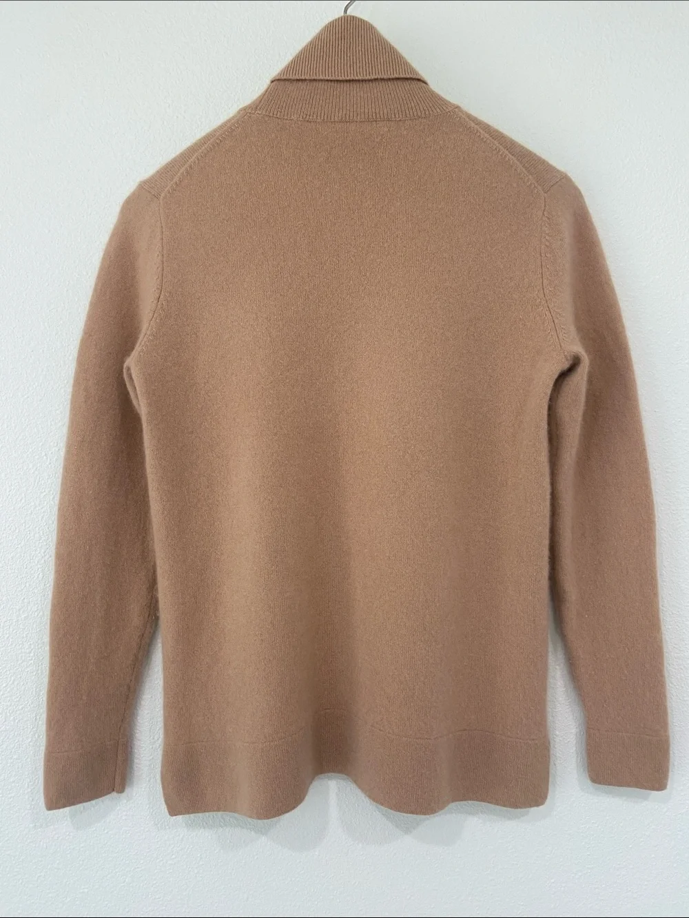 Neiman Marcus Camel Turtleneck 100%-Cashmere Sweater. Size M